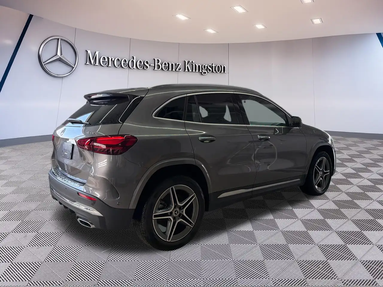 Mercedes-Benz GLA снимка Mercedes-Benz GLA