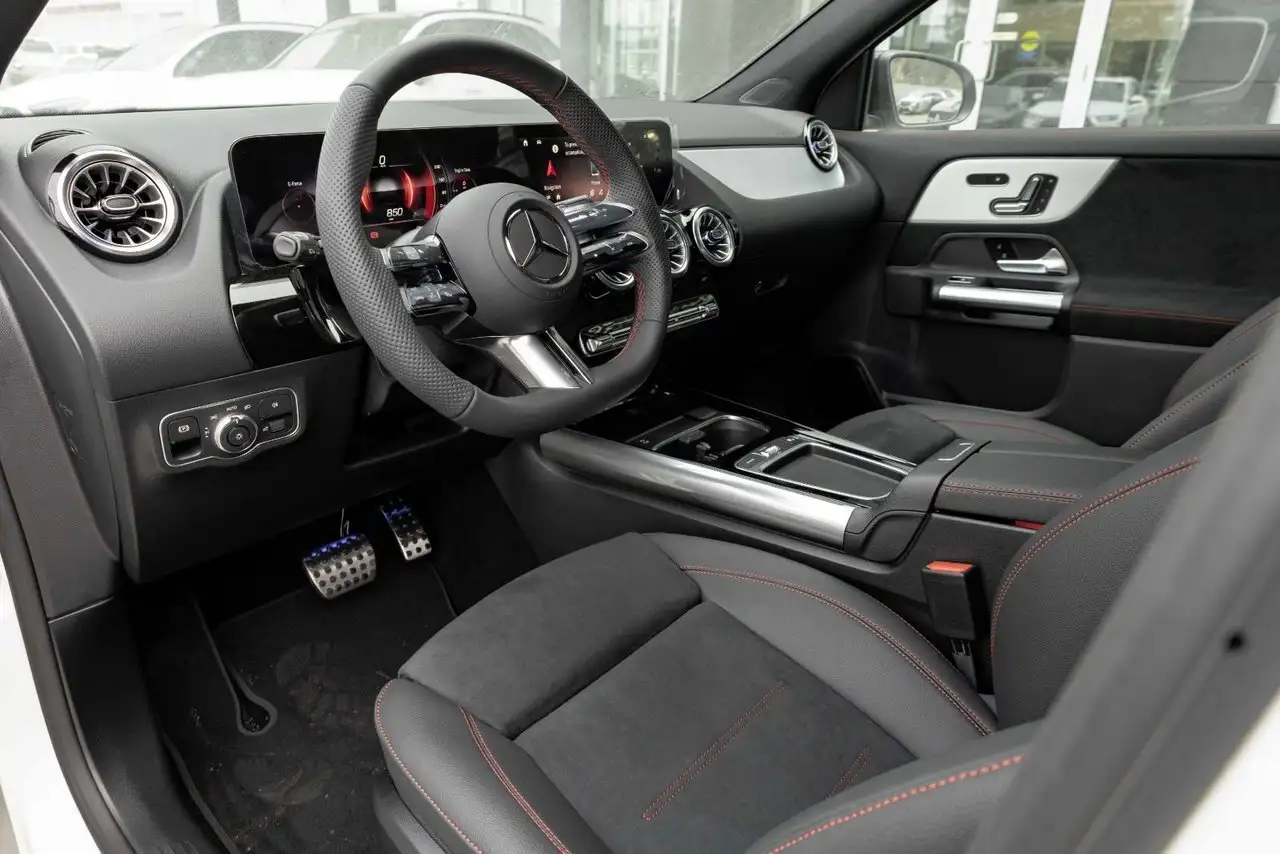 Mercedes-Benz GLA снимка Mercedes-Benz GLA