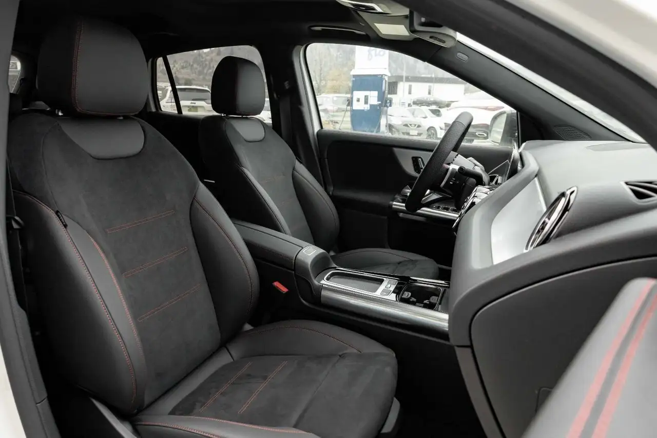 Mercedes-Benz GLA снимка Mercedes-Benz GLA