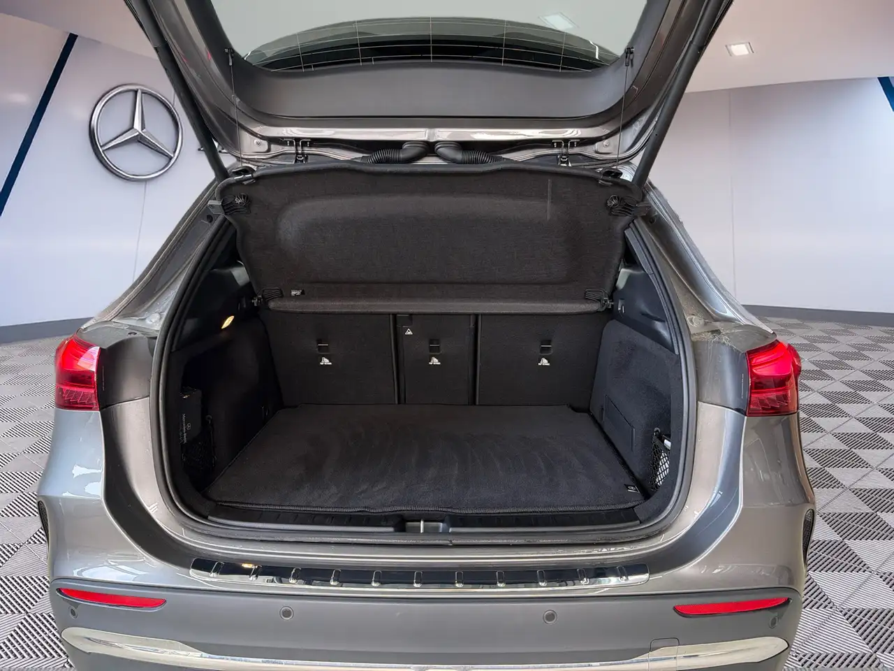 Mercedes-Benz GLA снимка Mercedes-Benz GLA