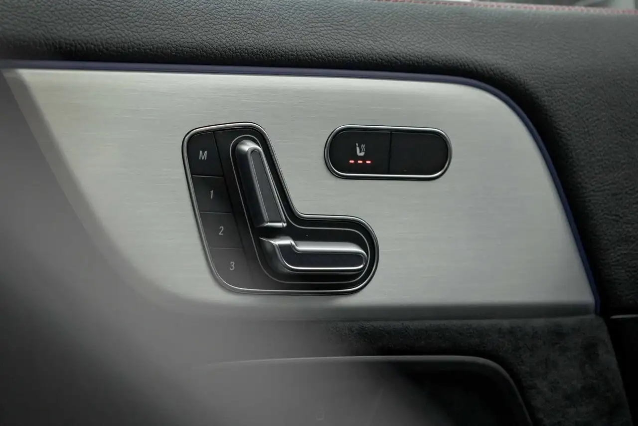 Mercedes-Benz GLA снимка Mercedes-Benz GLA