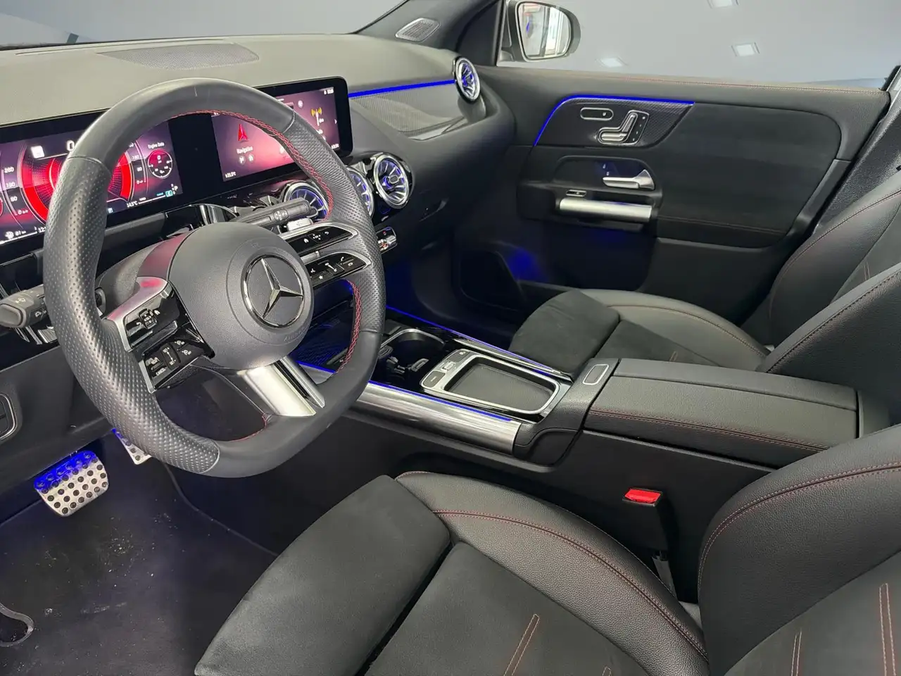 Mercedes-Benz GLA снимка Mercedes-Benz GLA