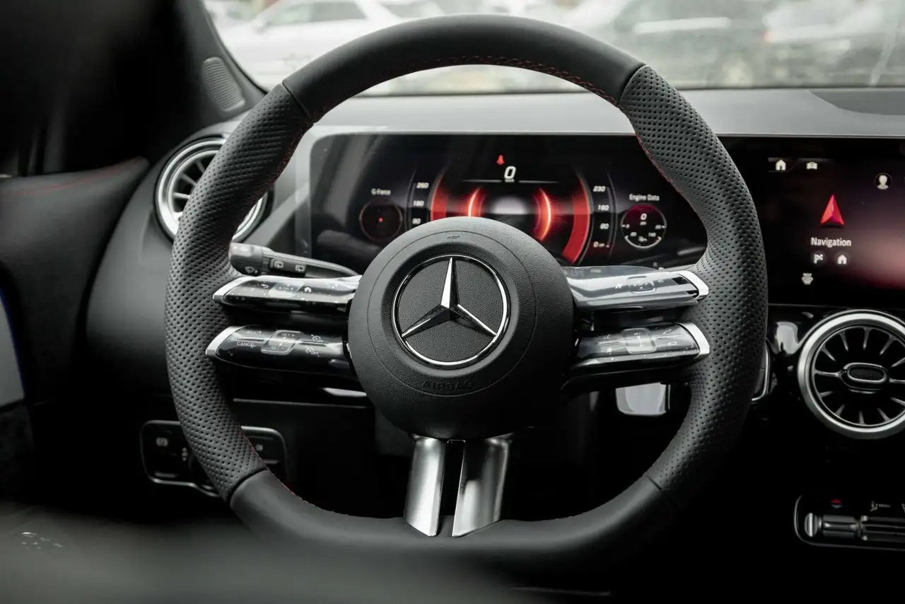 Mercedes-Benz GLA снимка Mercedes-Benz GLA