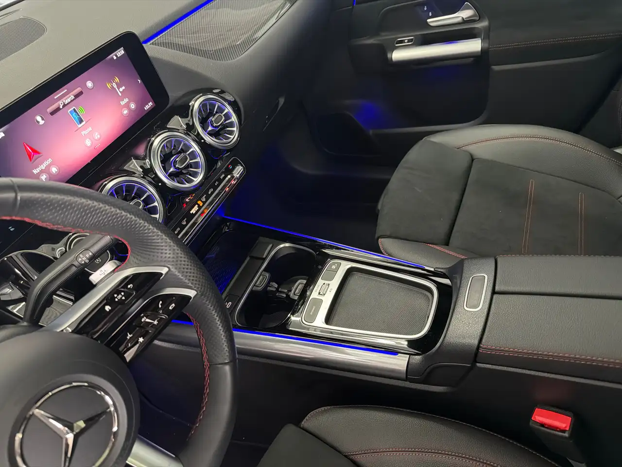 Mercedes-Benz GLA снимка Mercedes-Benz GLA