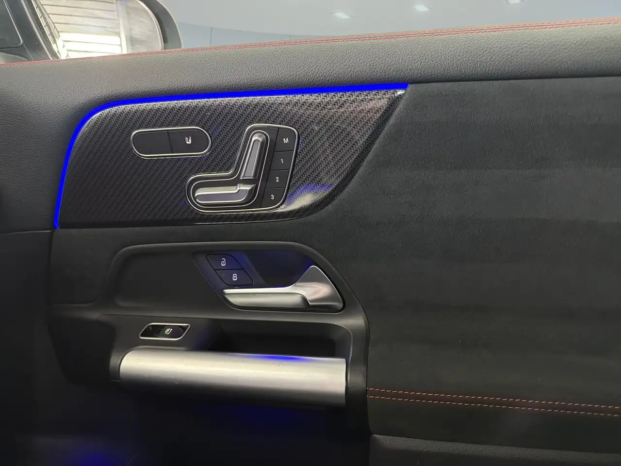 Mercedes-Benz GLA снимка Mercedes-Benz GLA