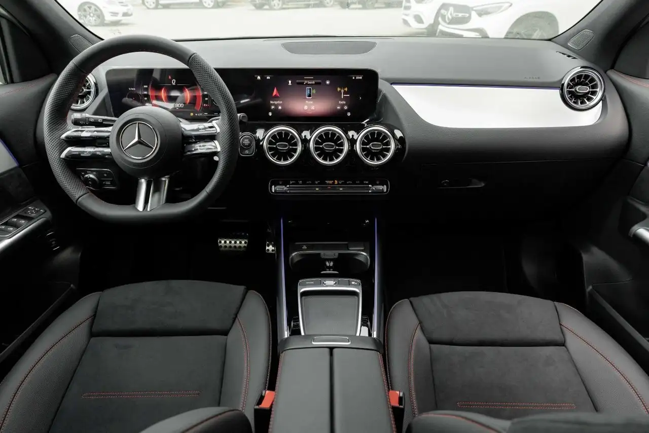 Mercedes-Benz GLA снимка Mercedes-Benz GLA