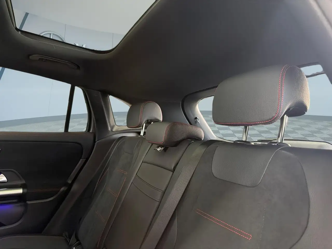 Mercedes-Benz GLA снимка Mercedes-Benz GLA