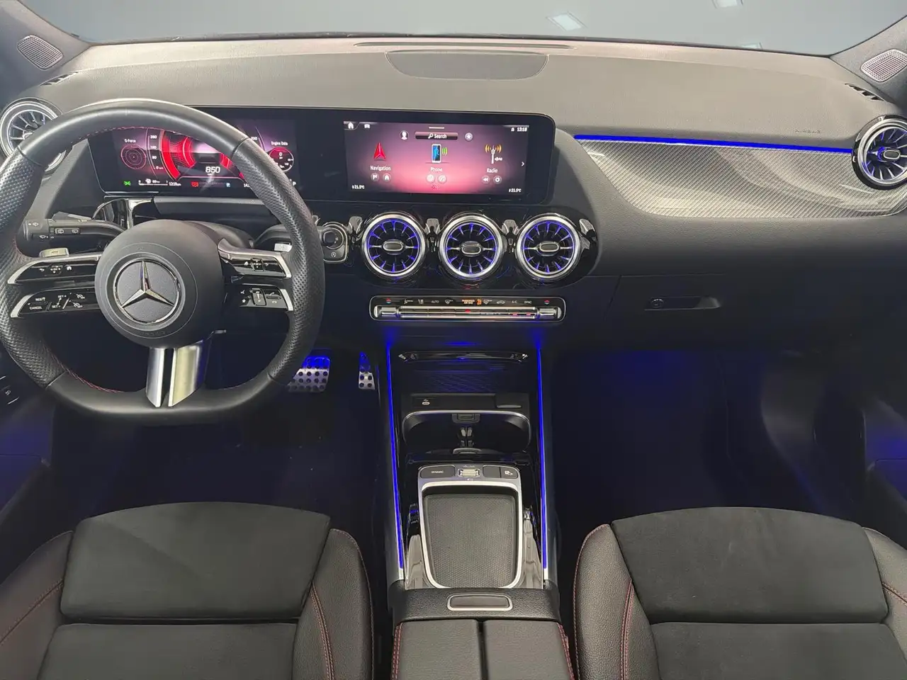 Mercedes-Benz GLA снимка Mercedes-Benz GLA