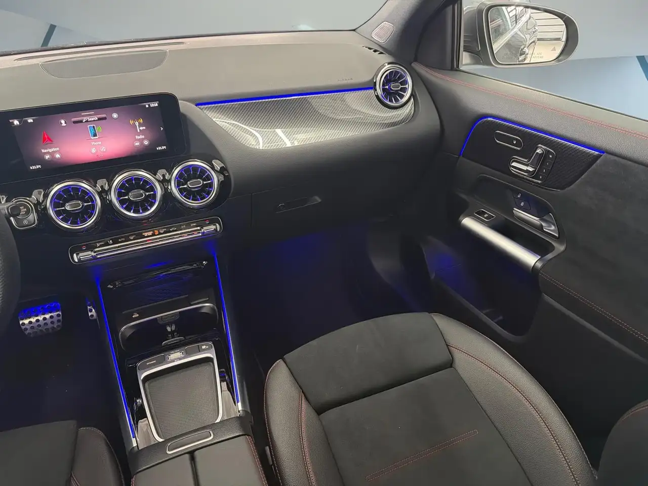 Mercedes-Benz GLA снимка Mercedes-Benz GLA