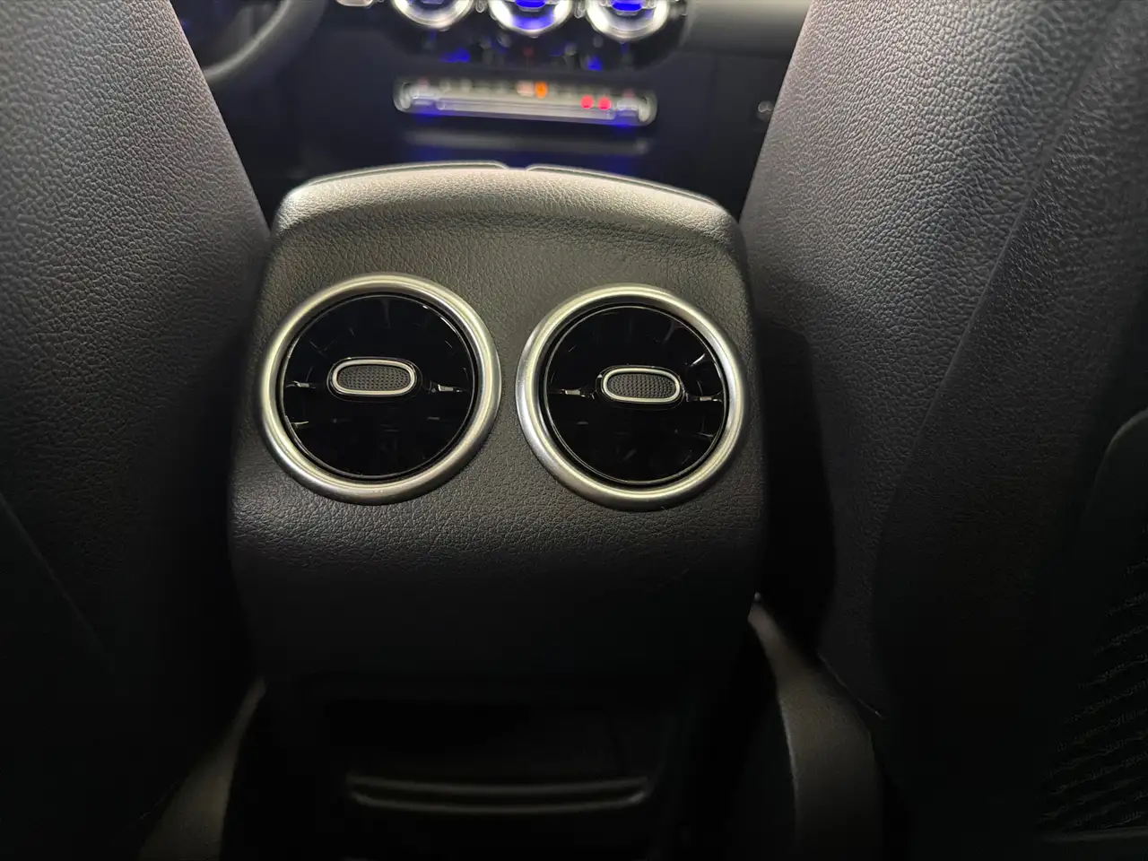 Mercedes-Benz GLA снимка Mercedes-Benz GLA