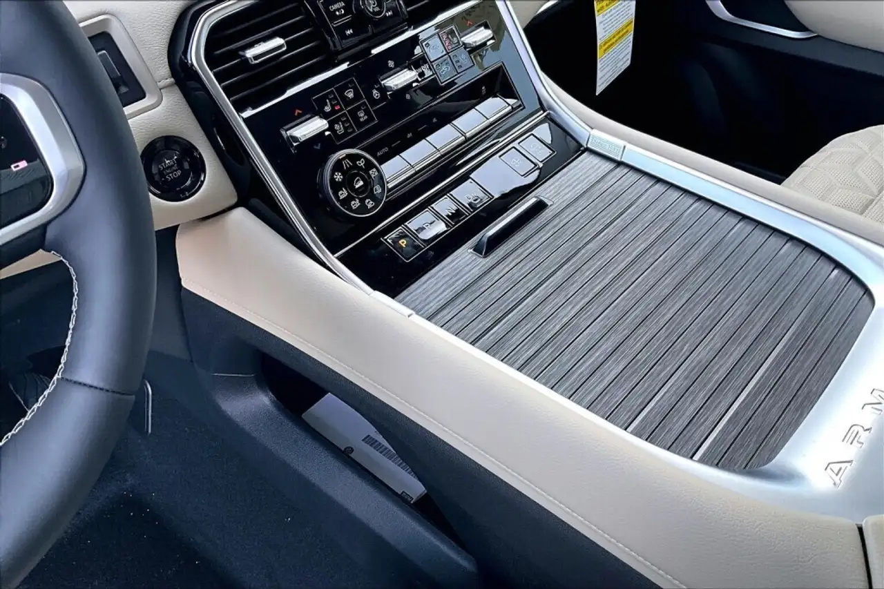 Nissan Armada снимка Nissan Armada