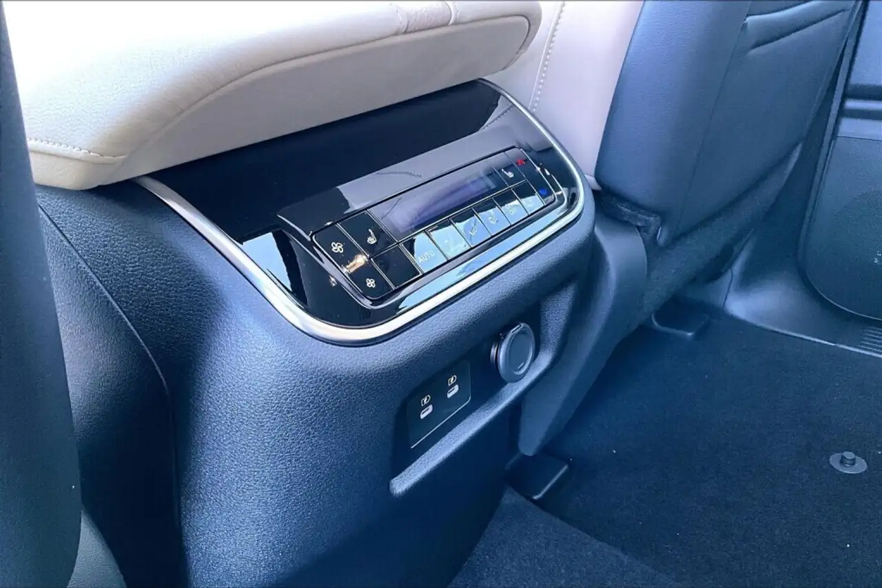 Nissan Armada снимка Nissan Armada