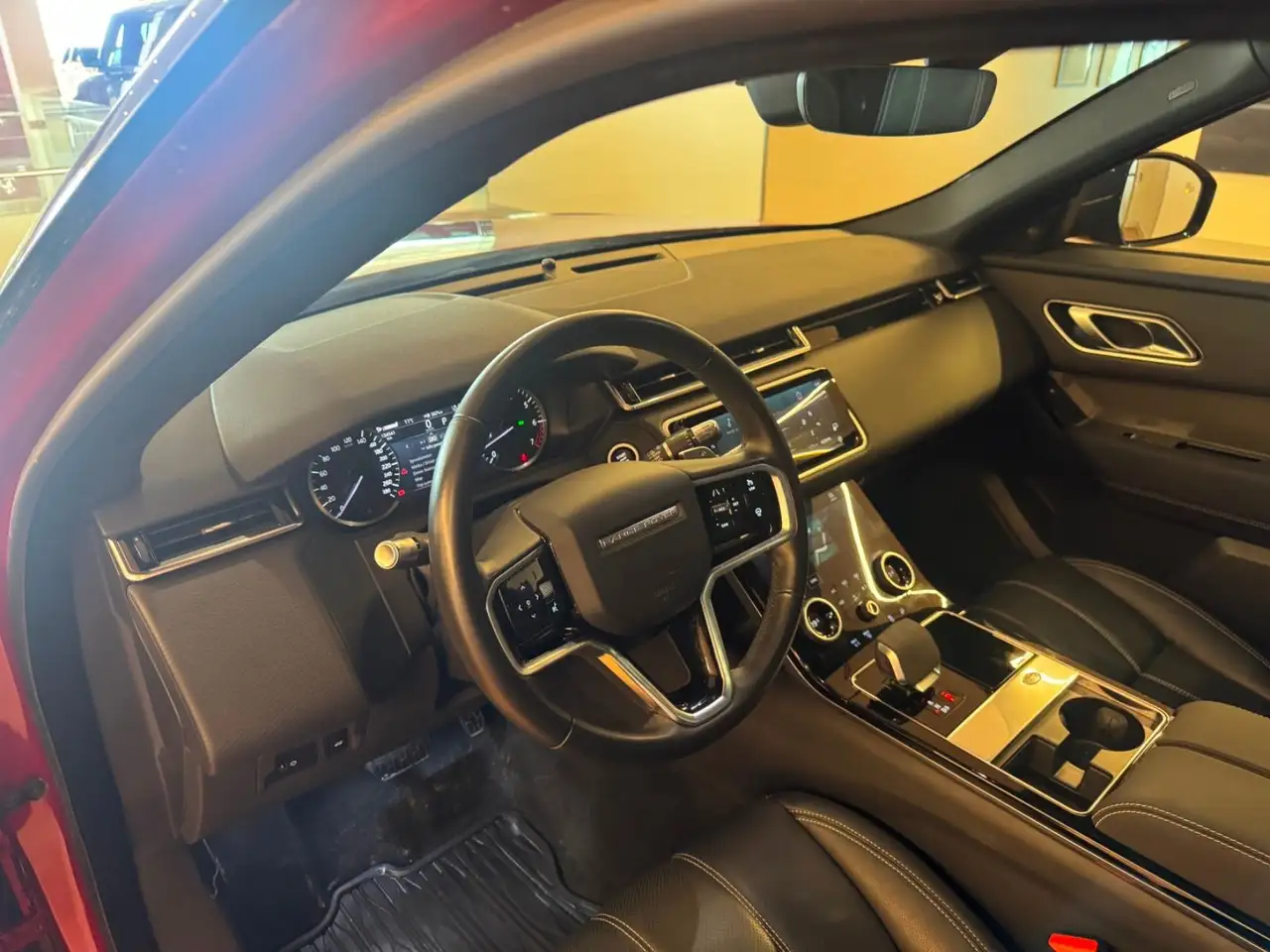 Land Rover Range Rover Velar photo Land Rover Range Rover Velar