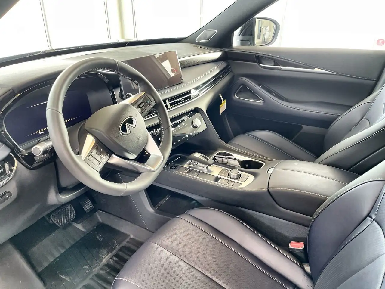 Infiniti QX60 снимка Infiniti QX60