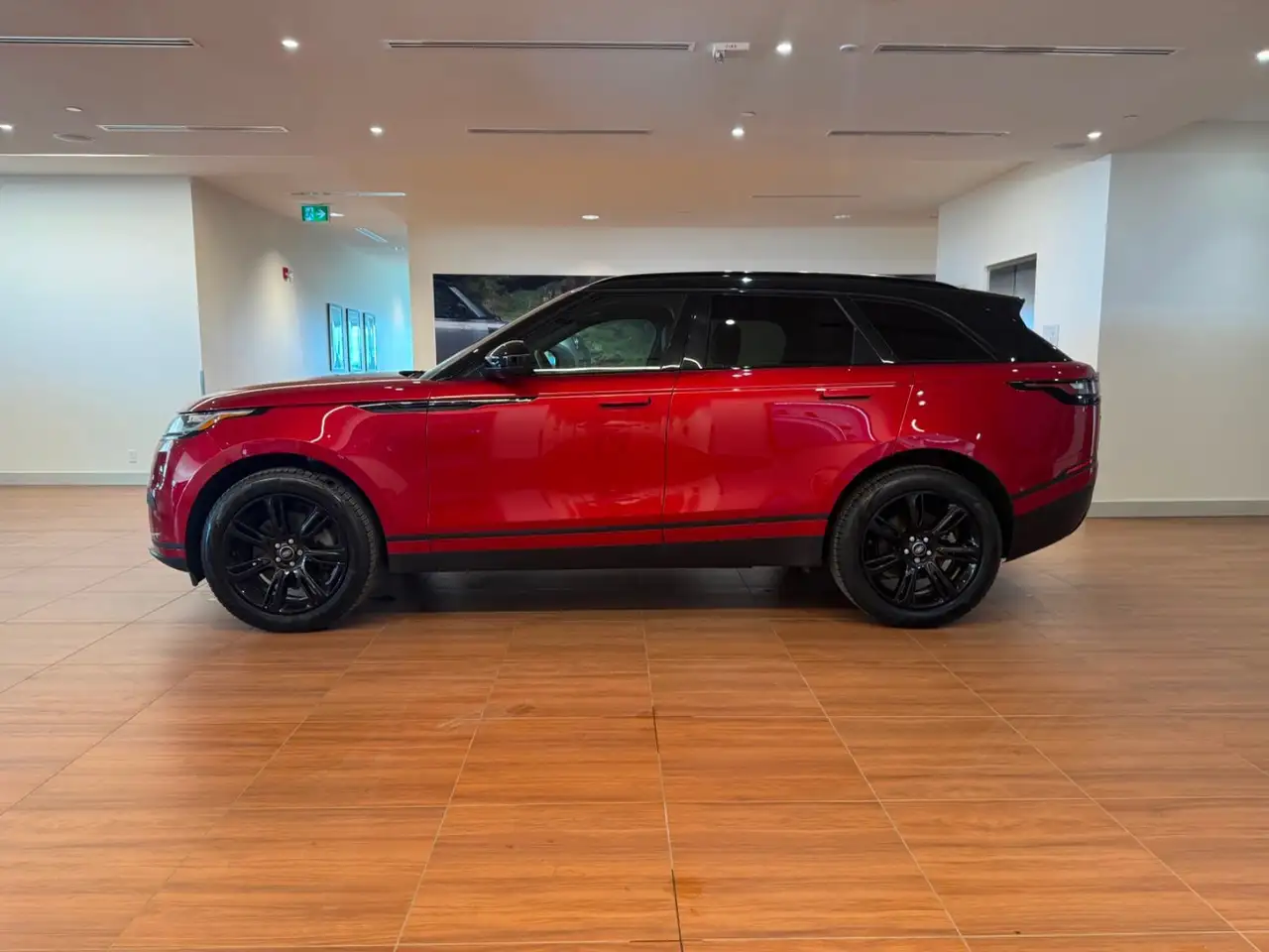 Land Rover Range Rover Velar photo Land Rover Range Rover Velar