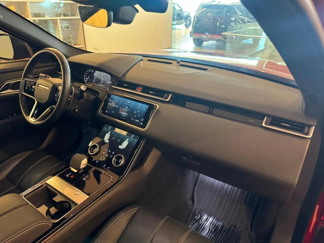 Land Rover Range Rover Velar photo Land Rover Range Rover Velar