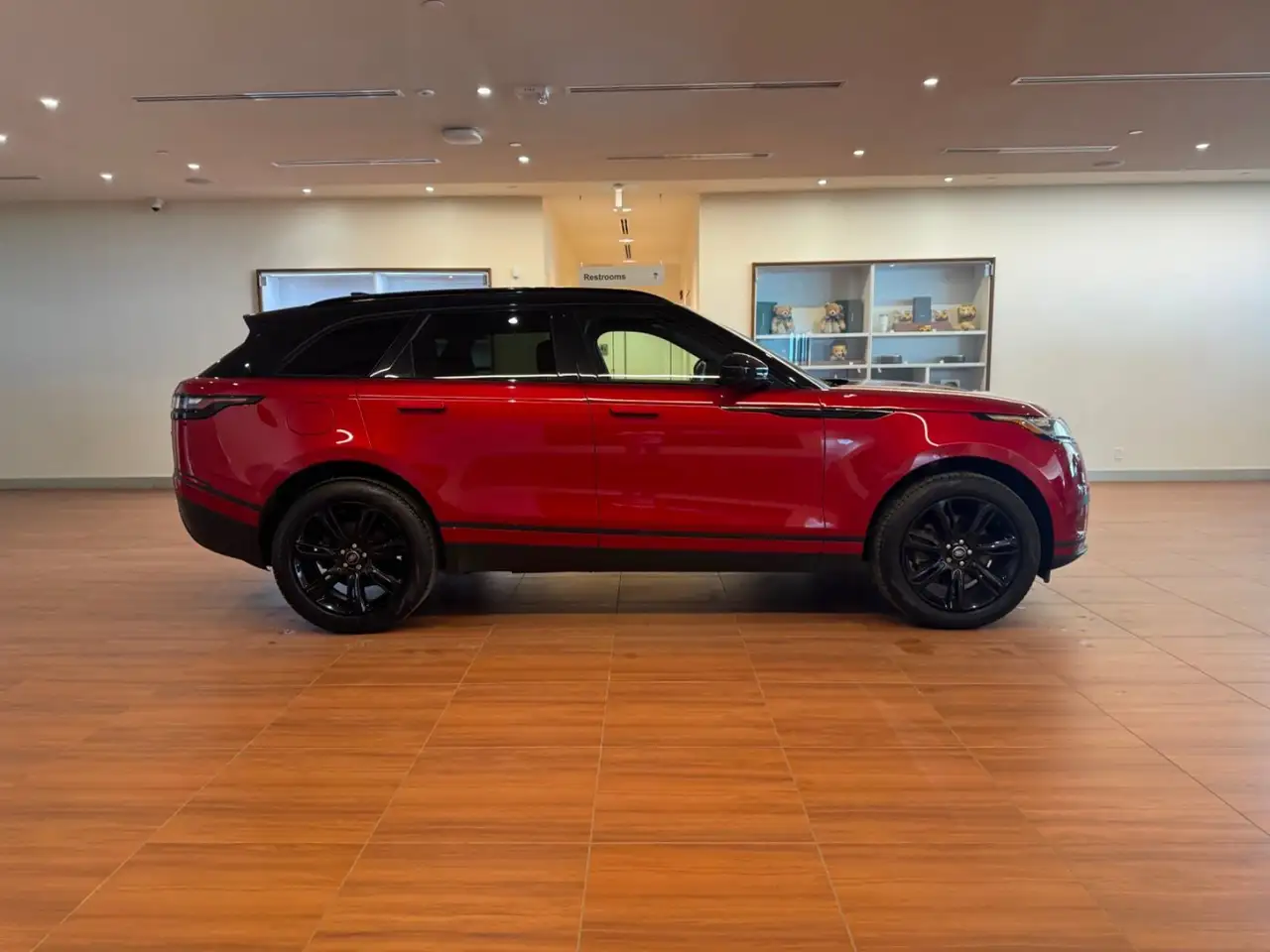 Land Rover Range Rover Velar photo Land Rover Range Rover Velar