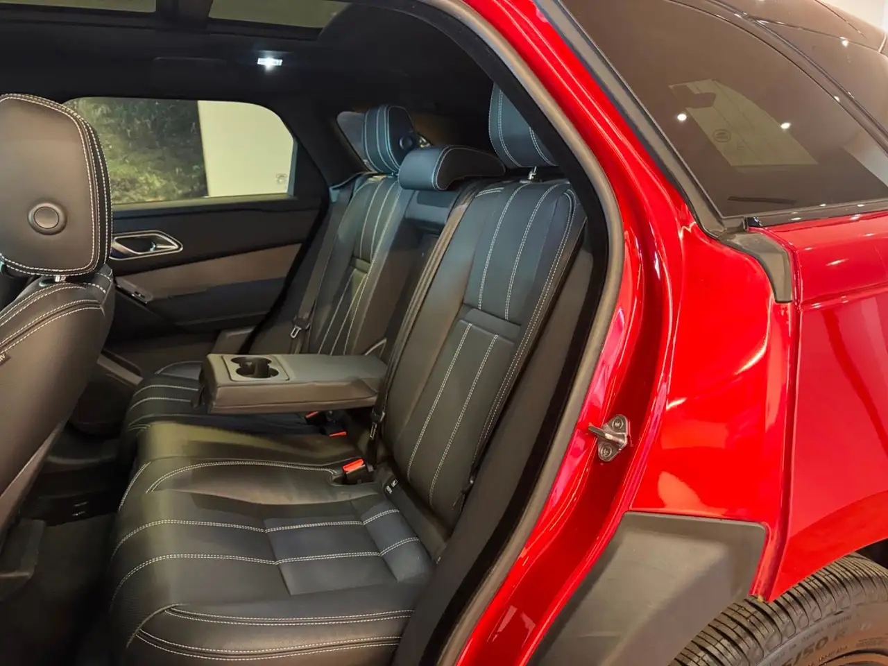 Land Rover Range Rover Velar photo Land Rover Range Rover Velar