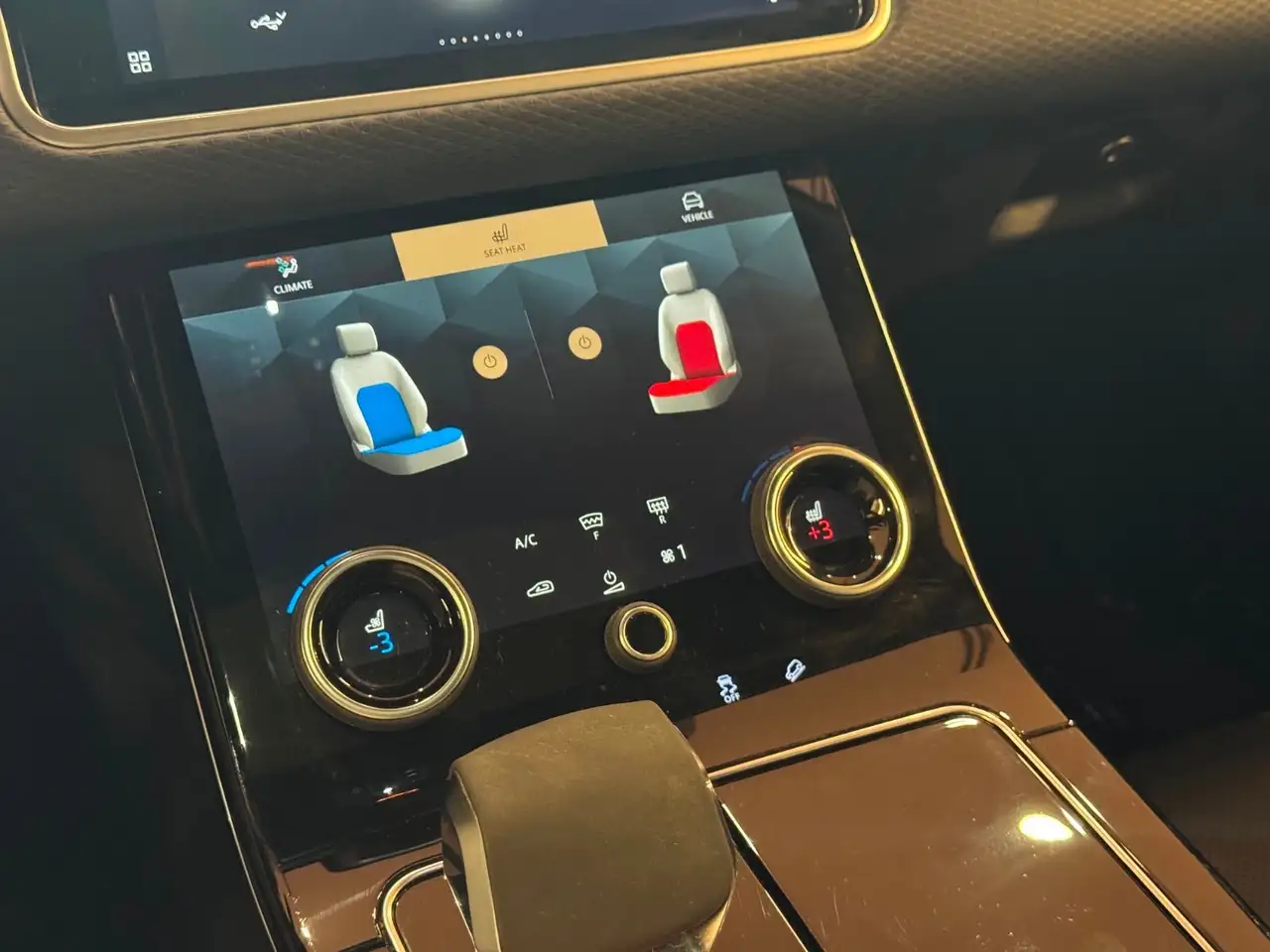 Land Rover Range Rover Velar photo Land Rover Range Rover Velar