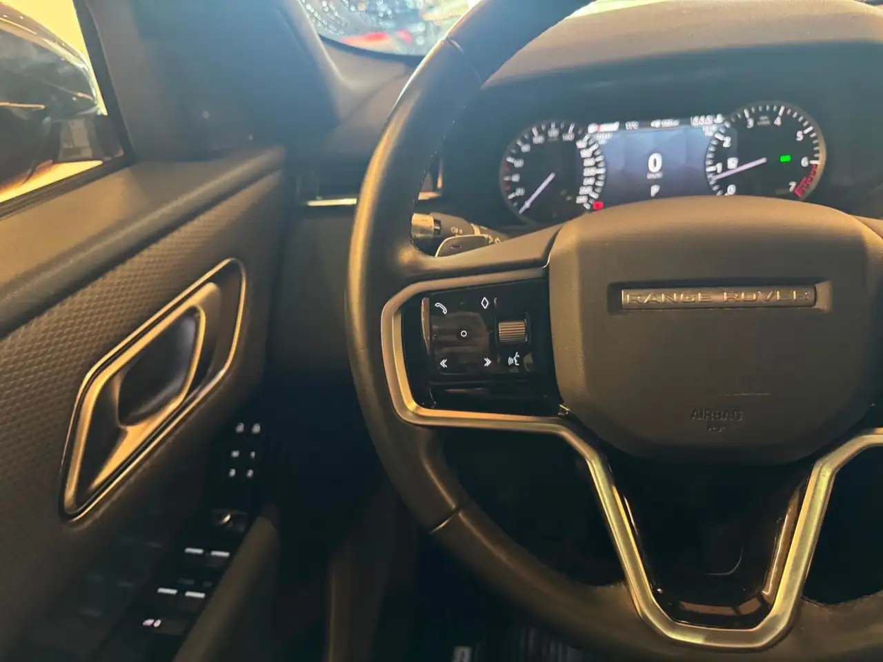 Land Rover Range Rover Velar photo Land Rover Range Rover Velar