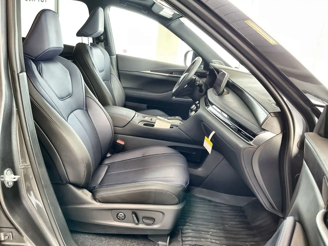 Infiniti QX60 снимка Infiniti QX60