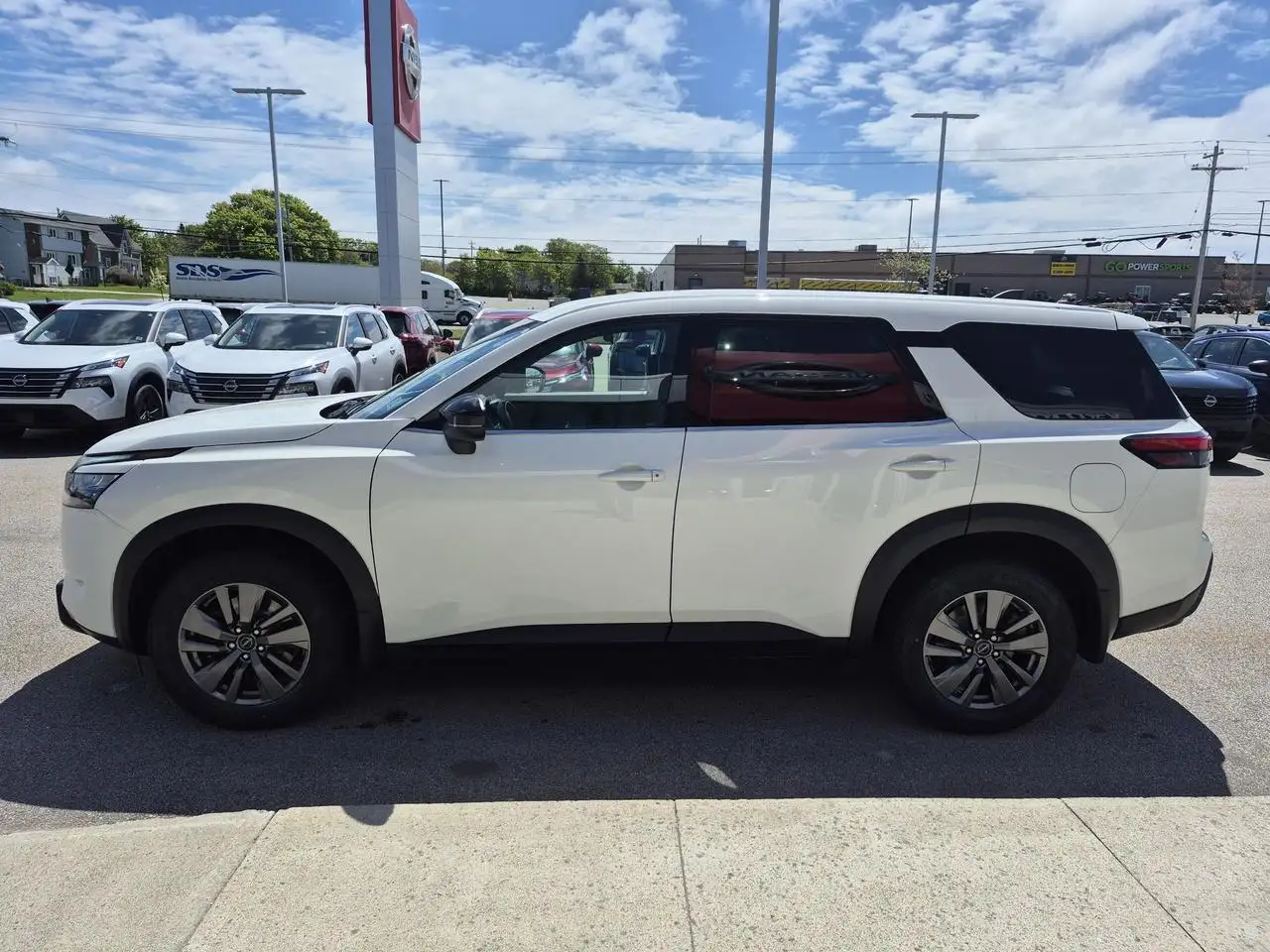 Nissan Pathfinder снимка Nissan Pathfinder