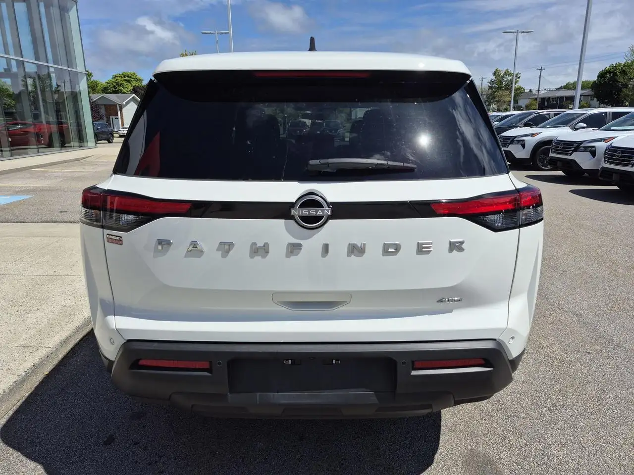 Nissan Pathfinder снимка Nissan Pathfinder
