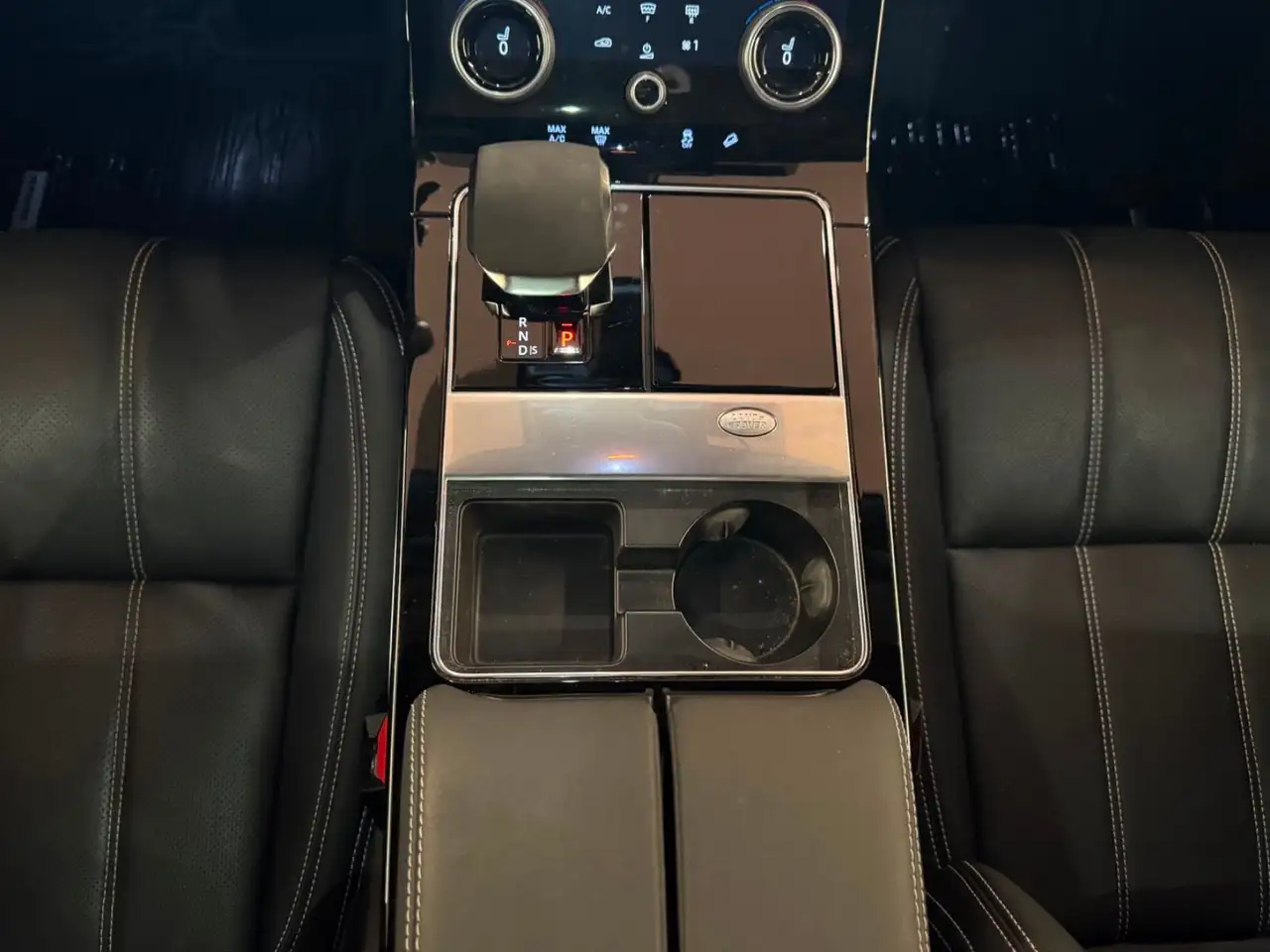 Land Rover Range Rover Velar photo Land Rover Range Rover Velar
