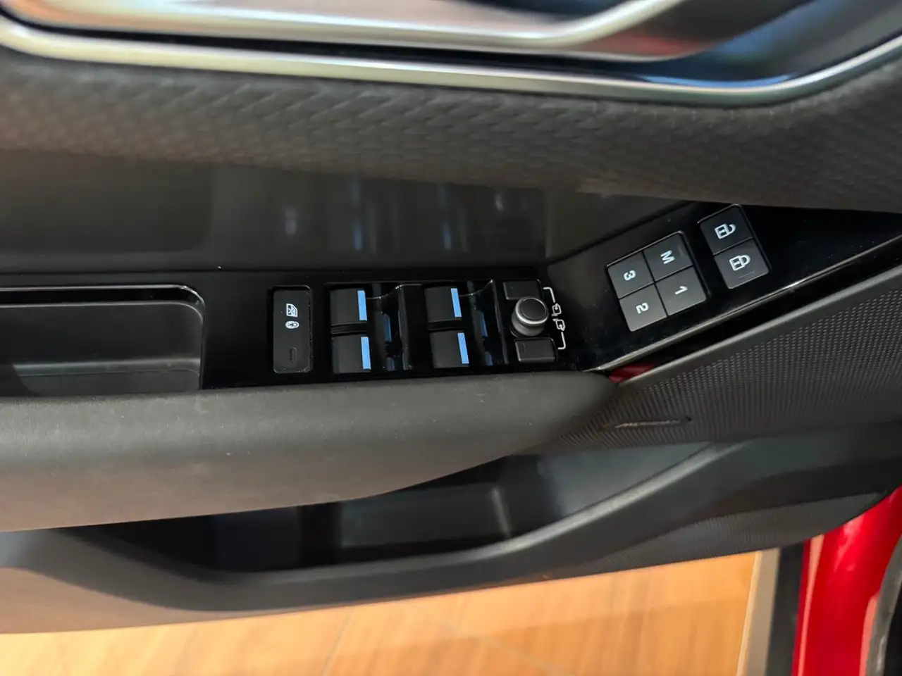 Land Rover Range Rover Velar photo Land Rover Range Rover Velar