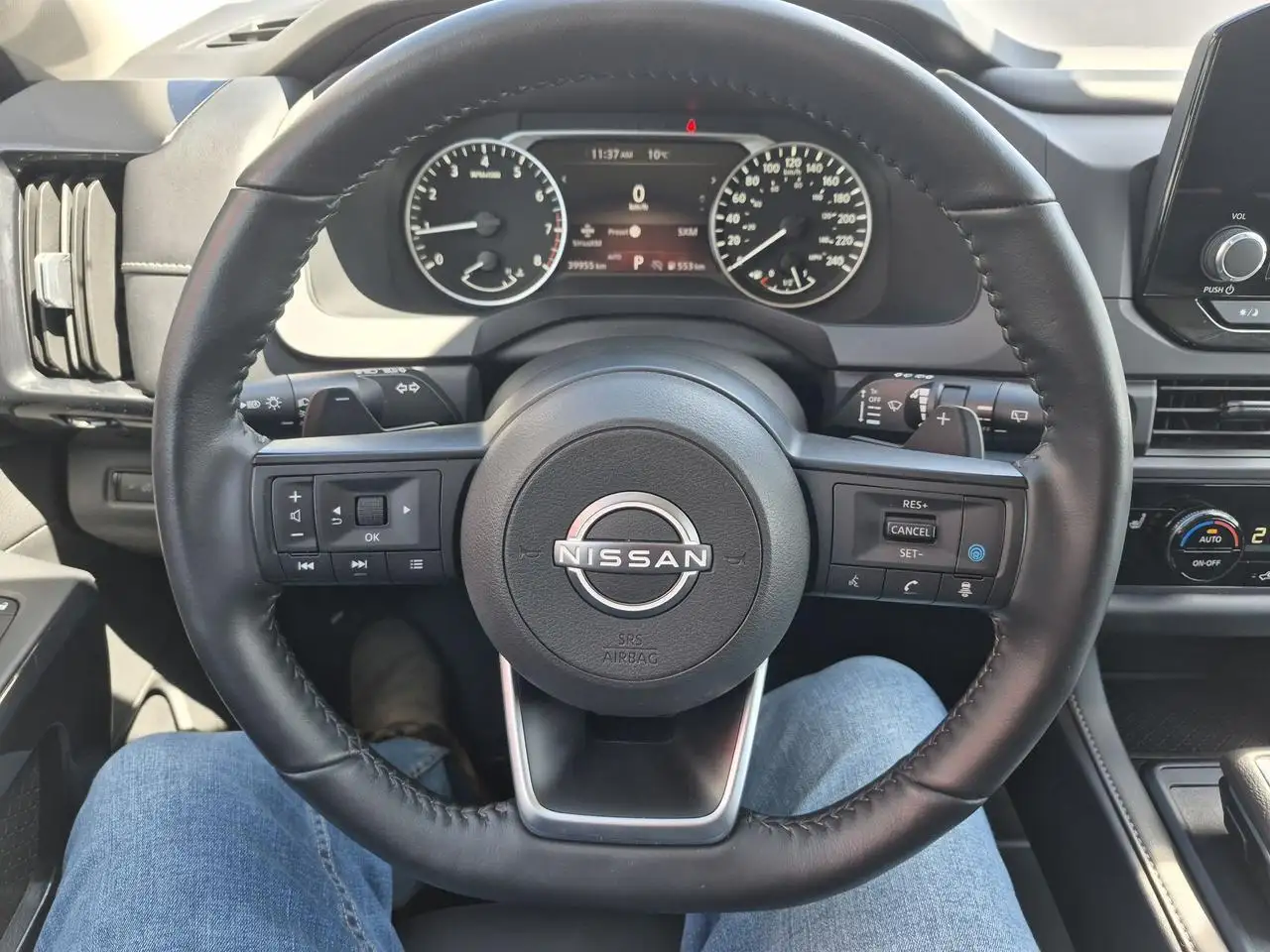 Nissan Pathfinder снимка Nissan Pathfinder