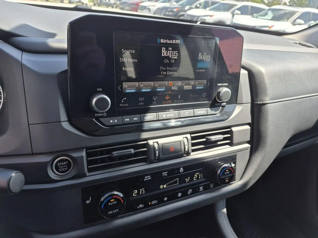 Nissan Pathfinder снимка Nissan Pathfinder
