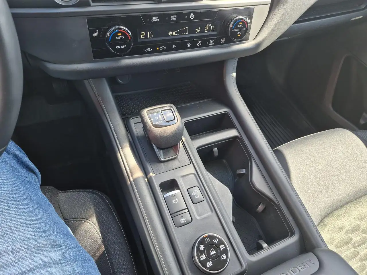 Nissan Pathfinder снимка Nissan Pathfinder
