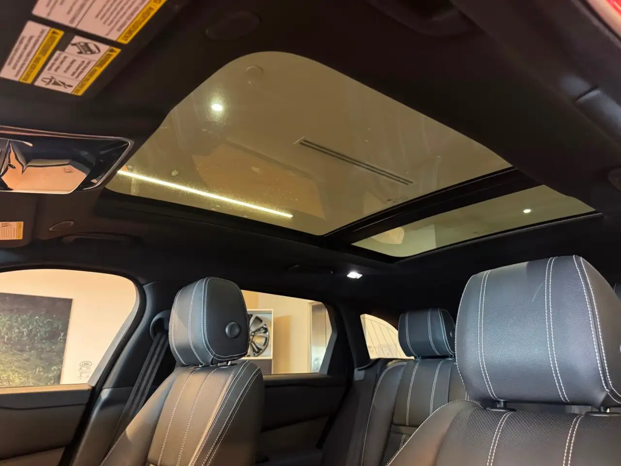 Land Rover Range Rover Velar photo Land Rover Range Rover Velar
