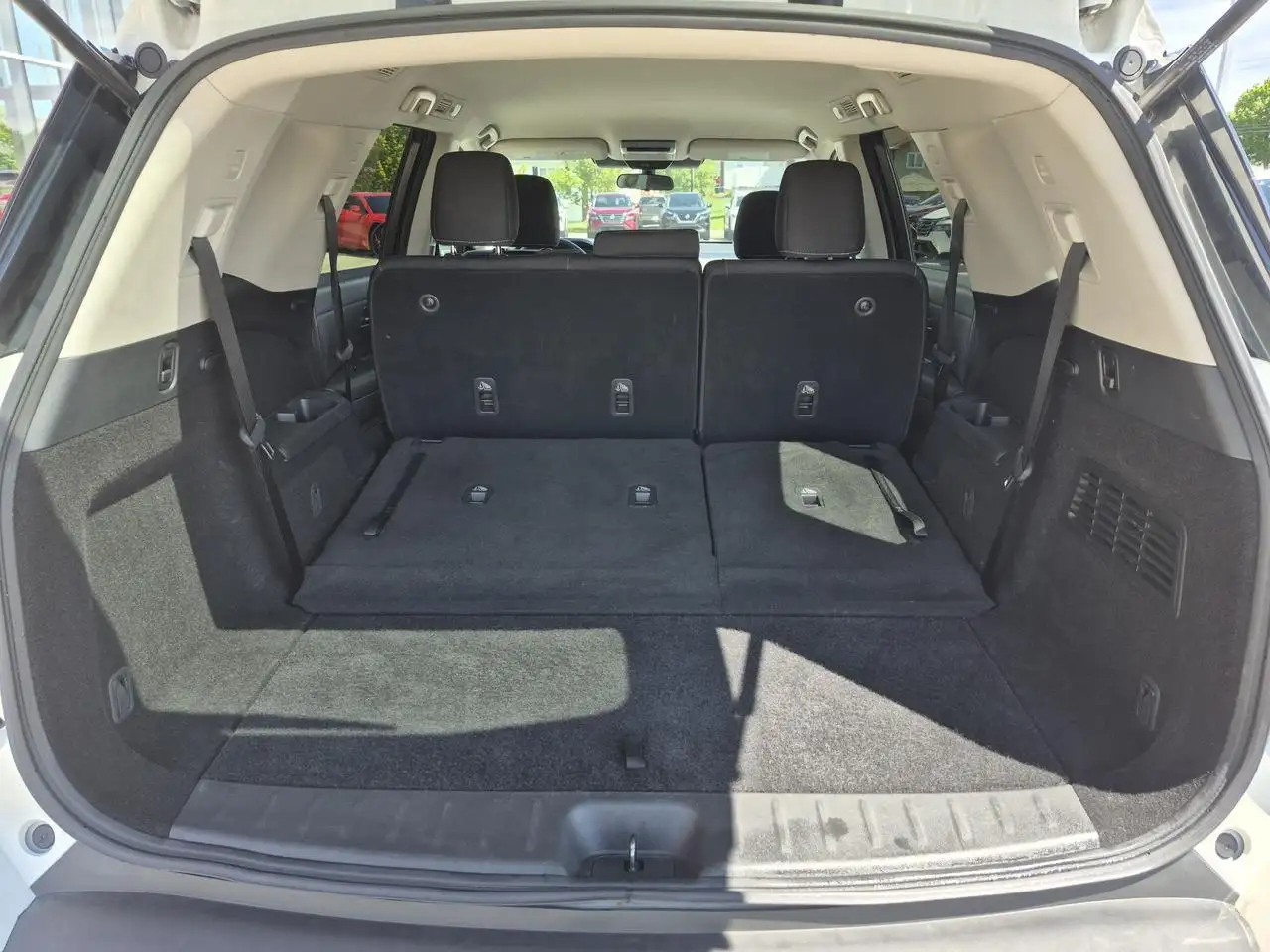 Nissan Pathfinder снимка Nissan Pathfinder