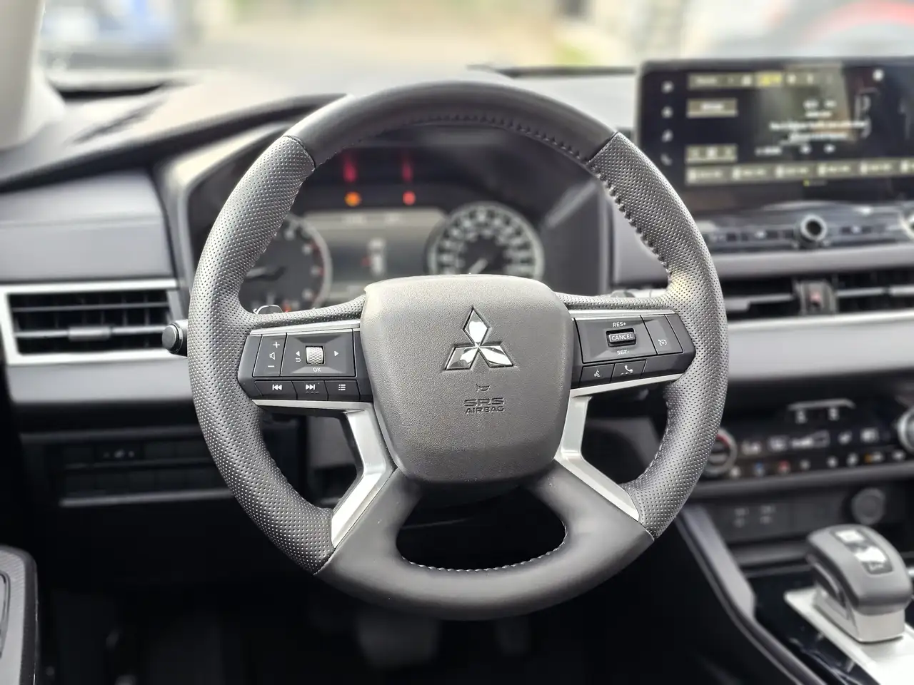 Mitsubishi Outlander photo Mitsubishi Outlander