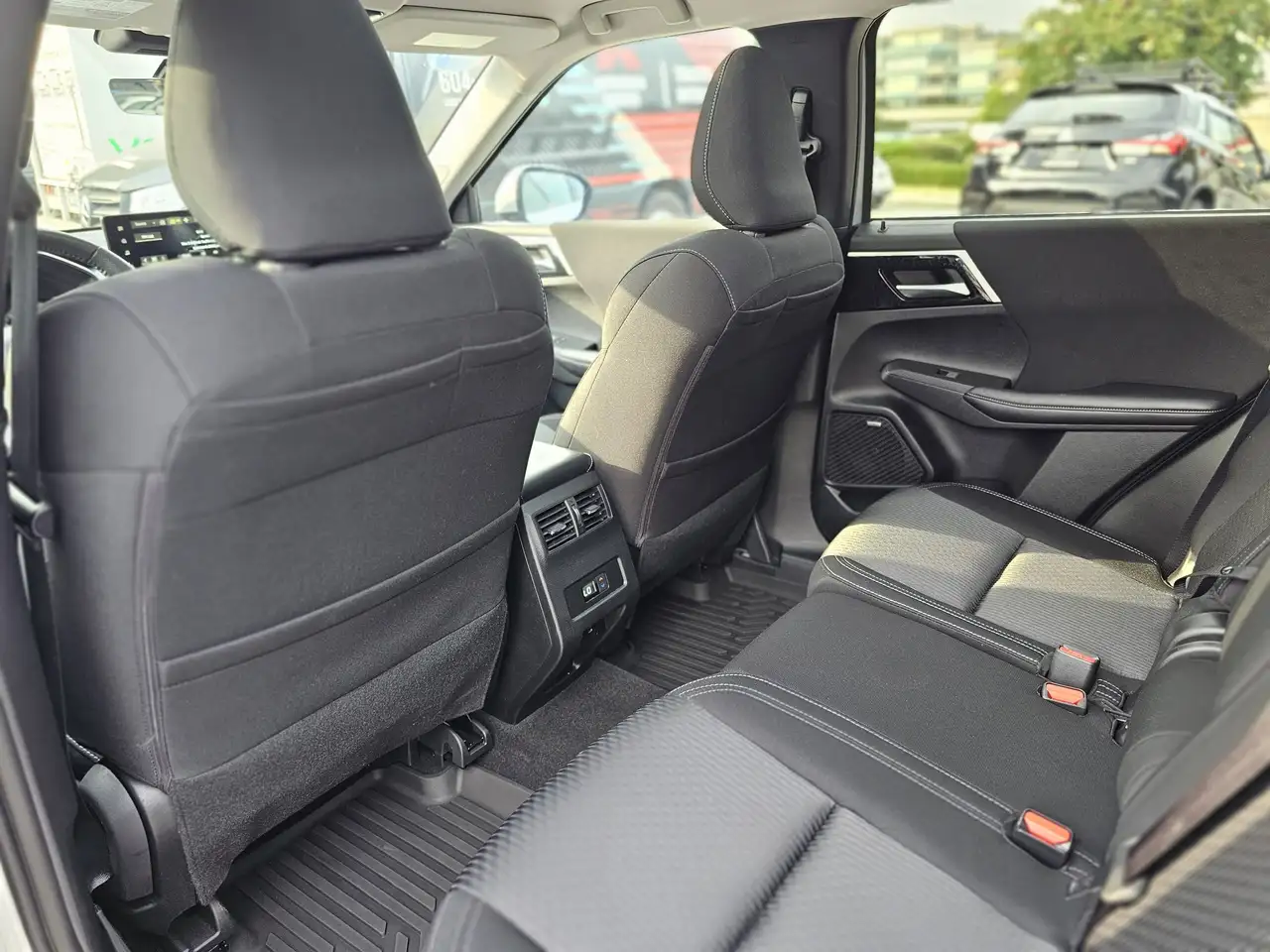 Mitsubishi Outlander photo Mitsubishi Outlander