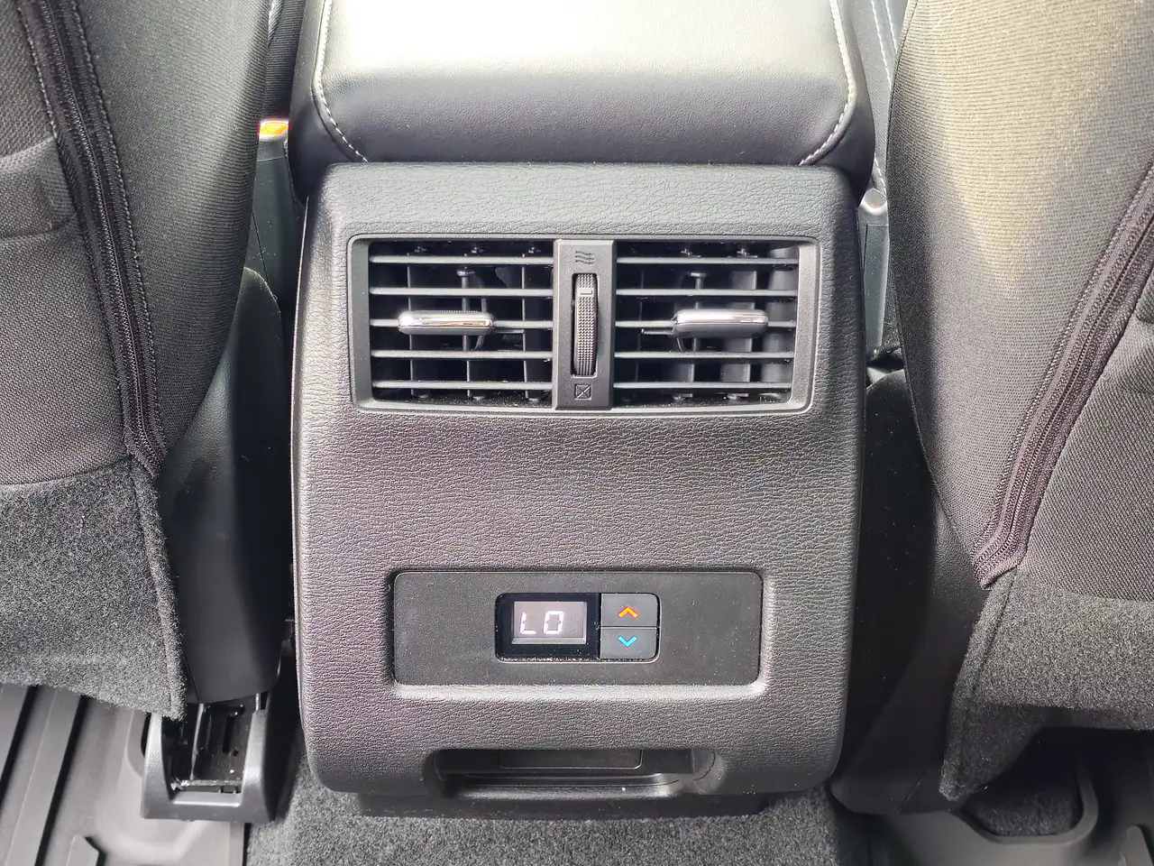 Mitsubishi Outlander photo Mitsubishi Outlander