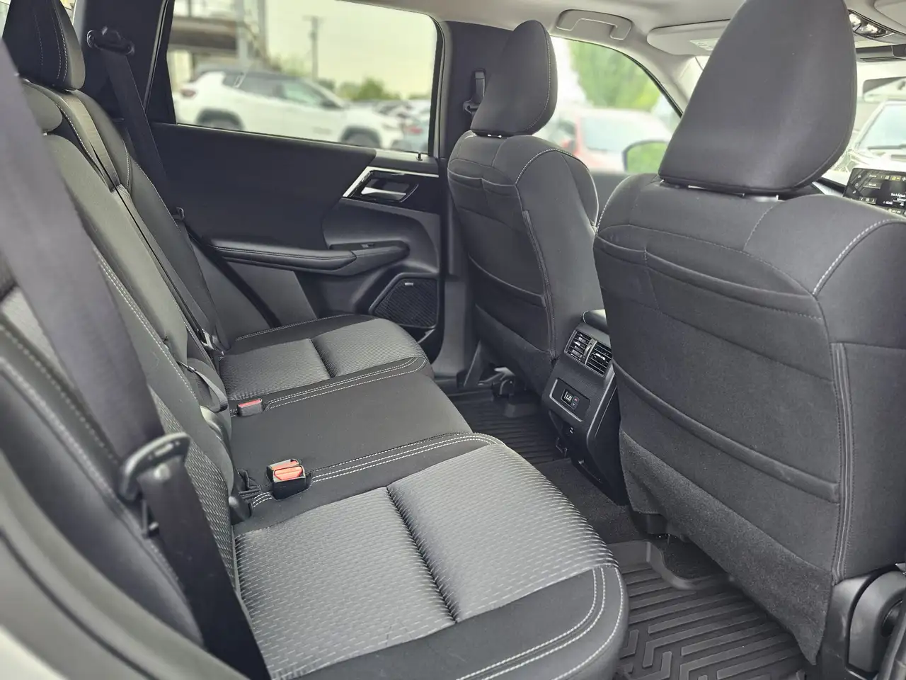 Mitsubishi Outlander photo Mitsubishi Outlander