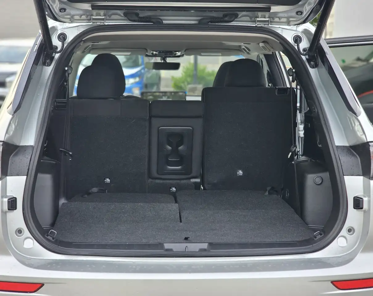 Mitsubishi Outlander photo Mitsubishi Outlander