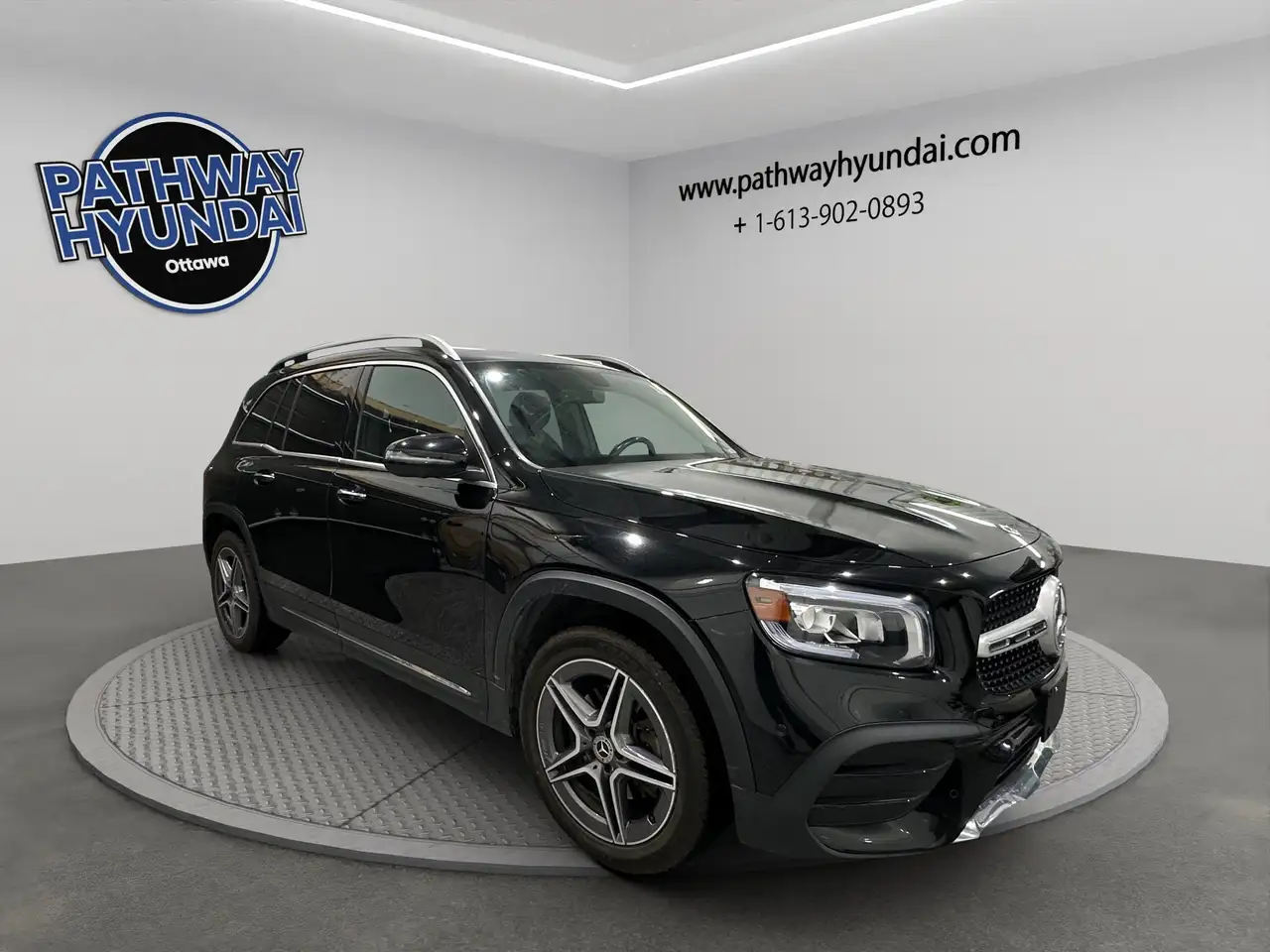 Mercedes-Benz GLB photo Mercedes-Benz GLB