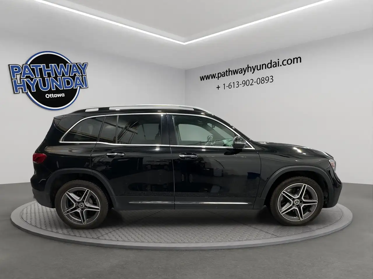 Mercedes-Benz GLB photo Mercedes-Benz GLB