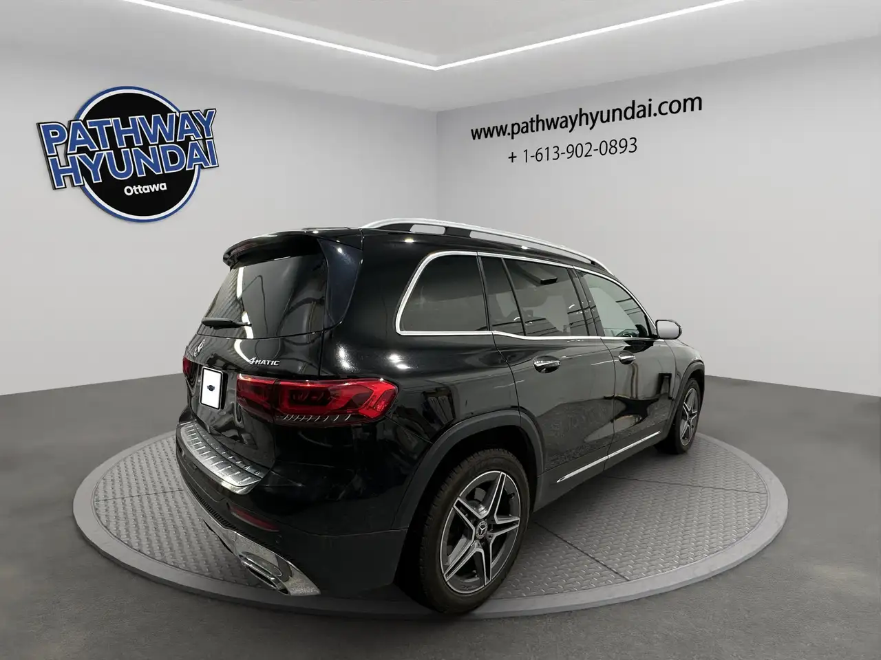 Mercedes-Benz GLB photo Mercedes-Benz GLB