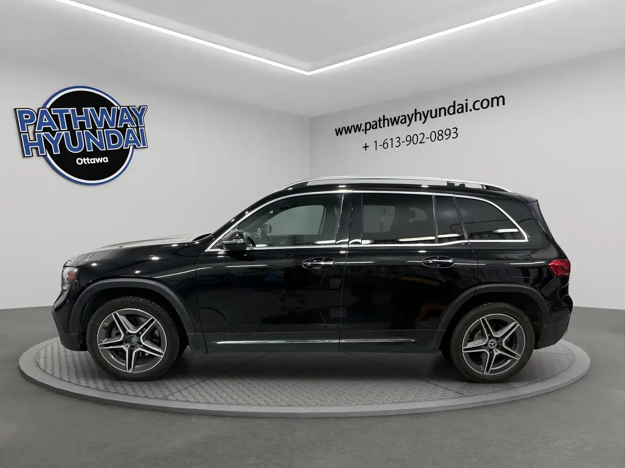 Mercedes-Benz GLB photo Mercedes-Benz GLB