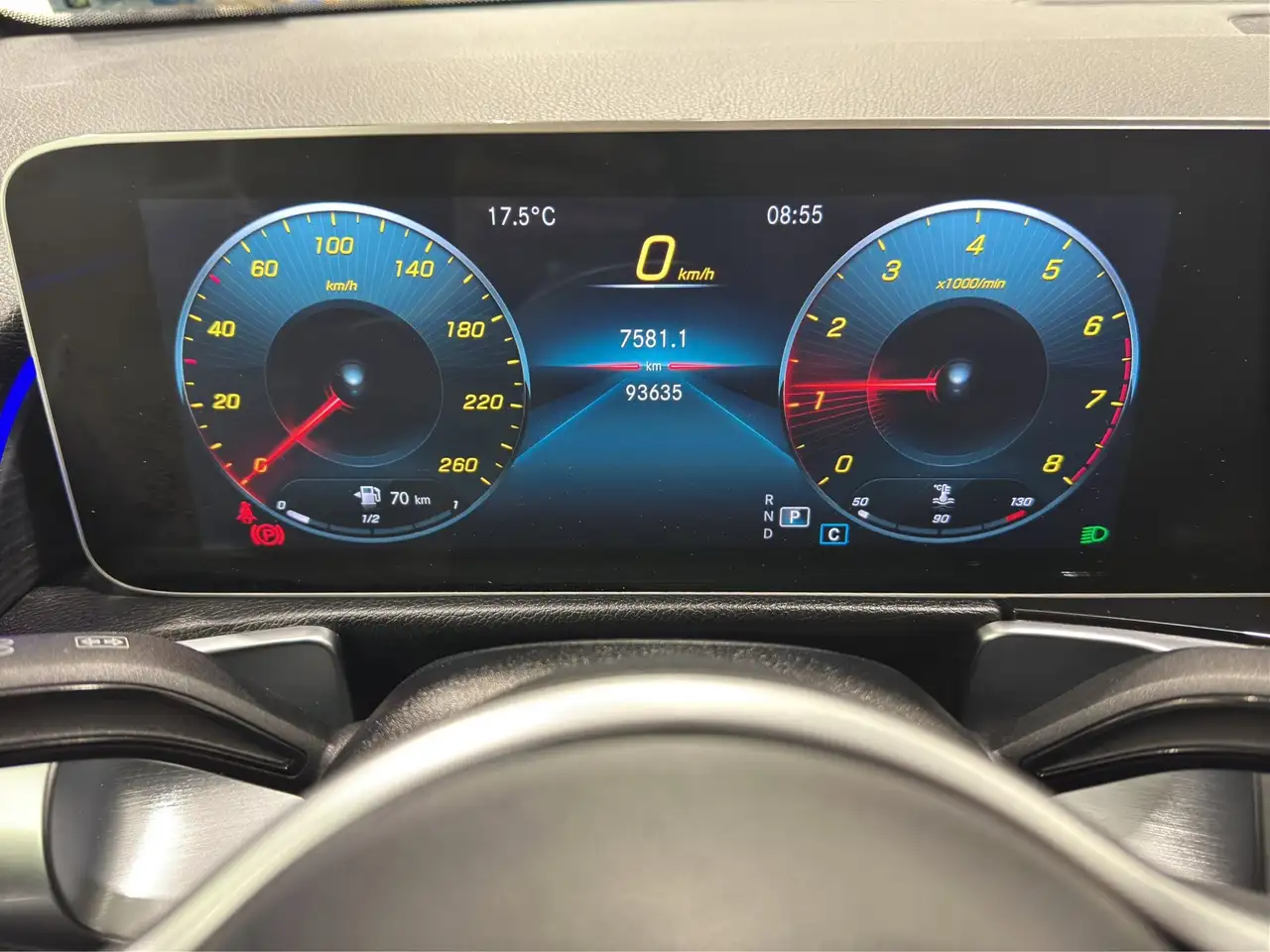 Mercedes-Benz GLB photo Mercedes-Benz GLB