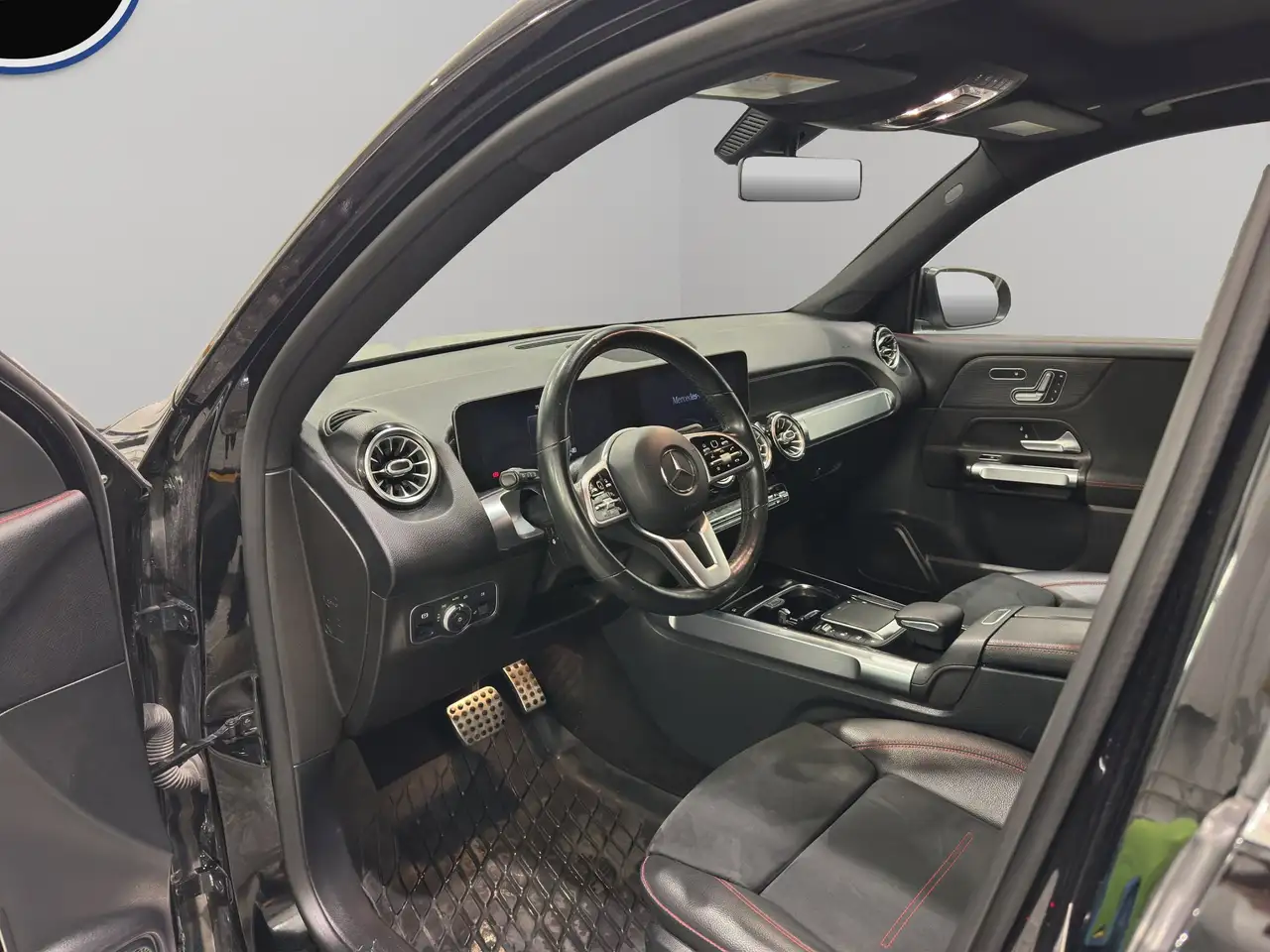 Mercedes-Benz GLB photo Mercedes-Benz GLB