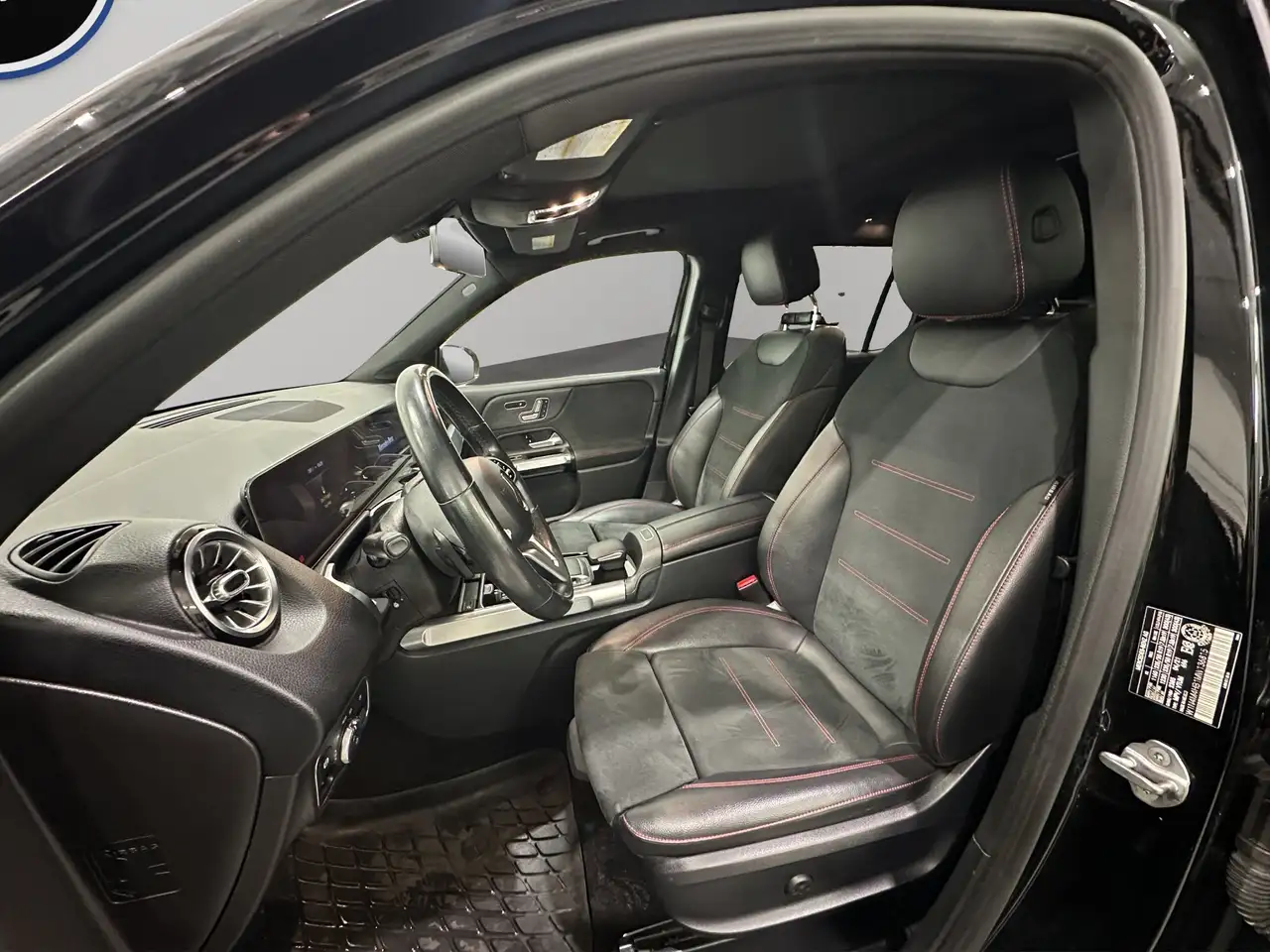 Mercedes-Benz GLB photo Mercedes-Benz GLB