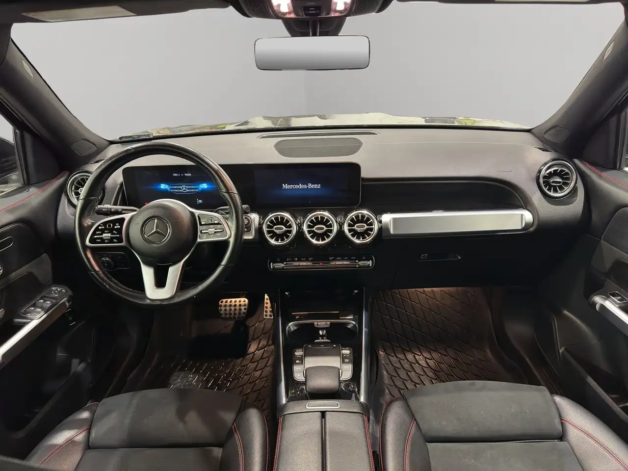 Mercedes-Benz GLB photo Mercedes-Benz GLB