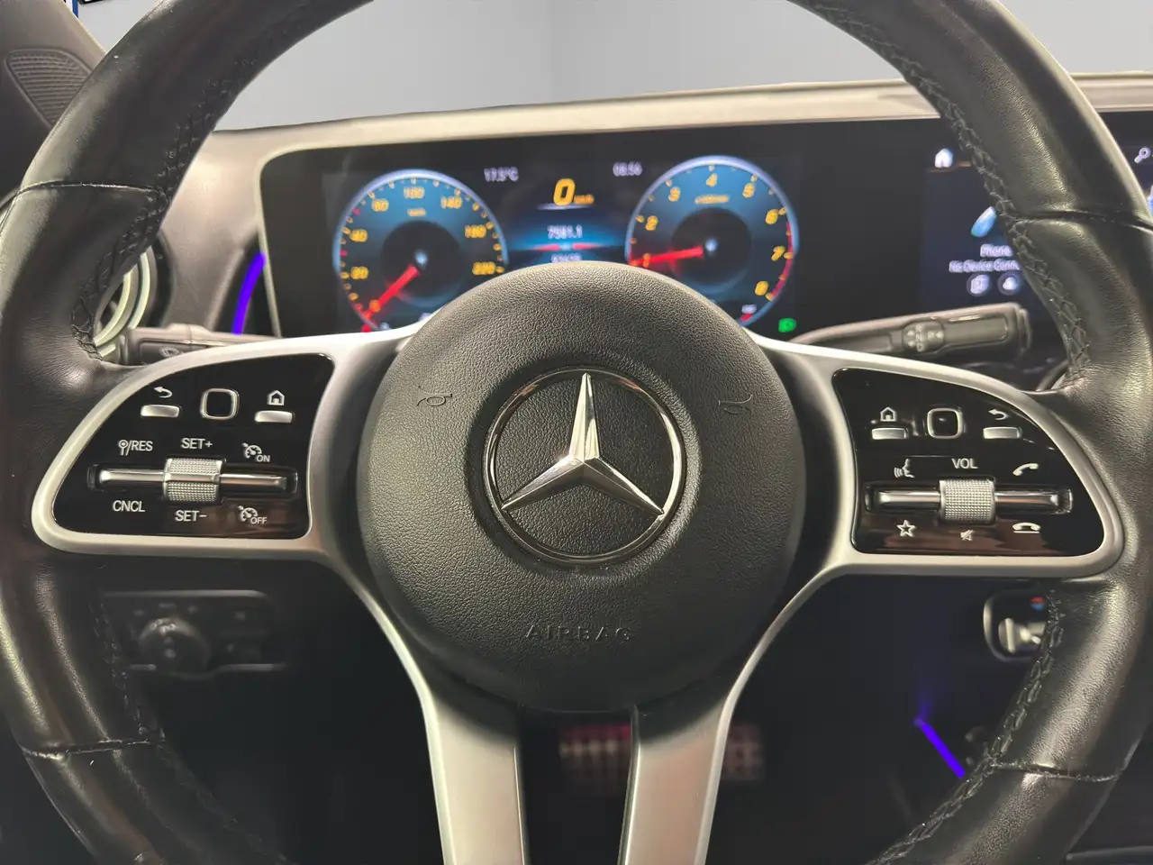 Mercedes-Benz GLB photo Mercedes-Benz GLB