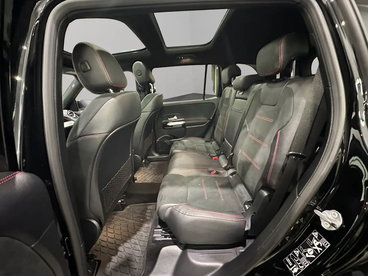 Mercedes-Benz GLB photo Mercedes-Benz GLB