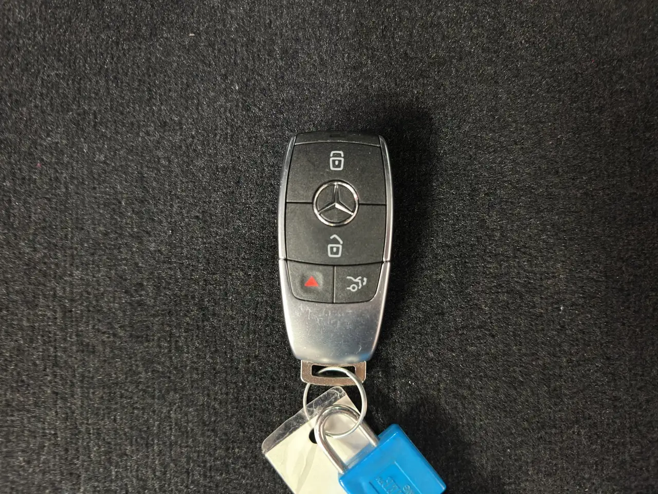 Mercedes-Benz GLB photo Mercedes-Benz GLB